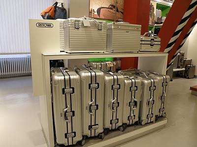 Aluminiumkoffer Rimowa im KaDeWe